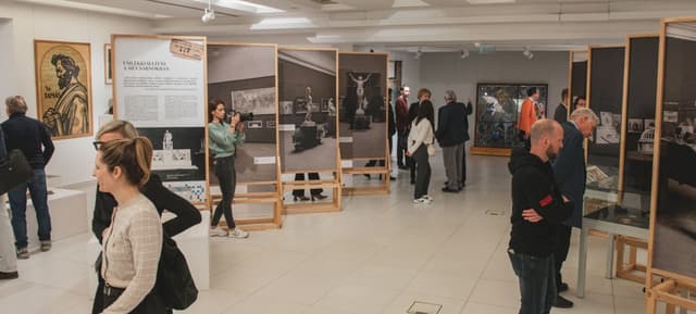 Tárlatvezetés az építészeti múzeum kiállításain